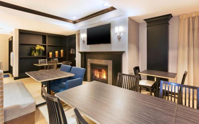 Holiday Inn Express & Suites Warminster - Horsham, an IHG Hotel