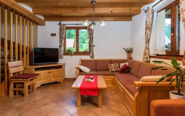 Beautiful Home in Fuzine With Jacuzzi, Wifi and 2 Bedrooms