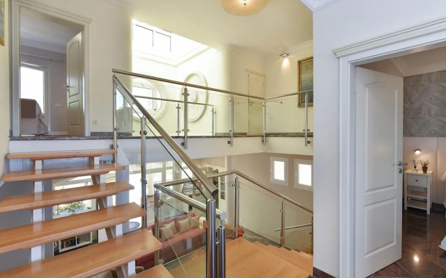 Belvilla by OYO Villa Doramas 12 pax