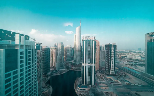 Breathtaking views flat in Laguna Tower