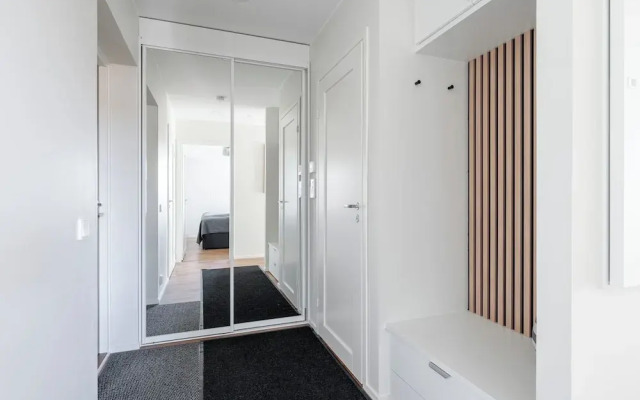 Luxurious 1BR Penthouse with Balcony