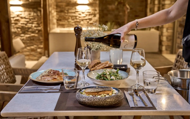 Ios Grand Pool Suites