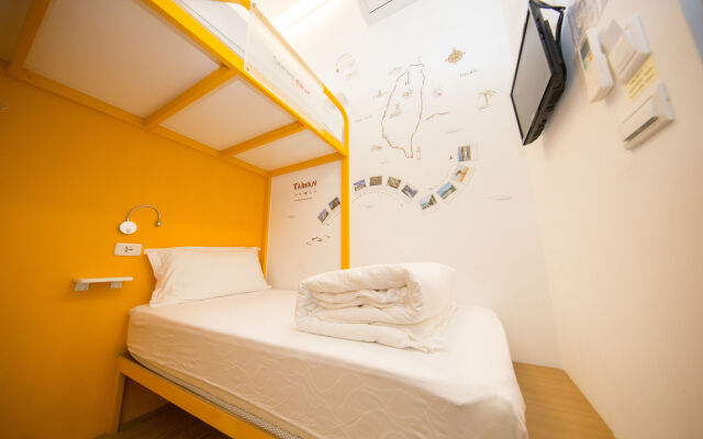 SleepBox Hotel - Ximen