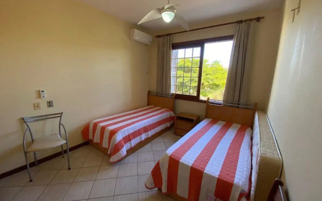 Casa 3 Dormitórios Jurere Internacional