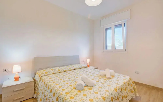 Le Bianche Apt 2 with Garden near The Sea