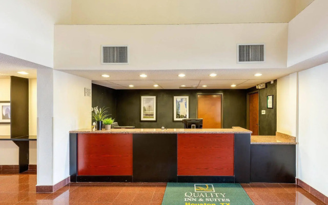 Quality Inn & Suites West Chase