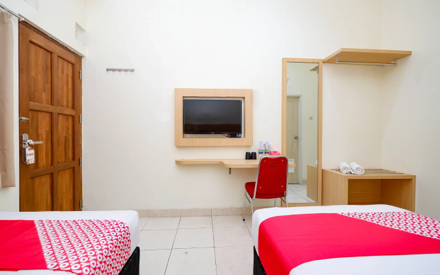 Trision Hostel by OYO Rooms