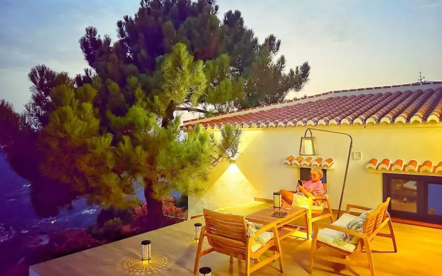 House Sleeps 4 - Parking-balcony-seaview - New