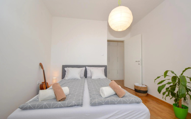 Shine24 - Spacious and bright apartment - NEW