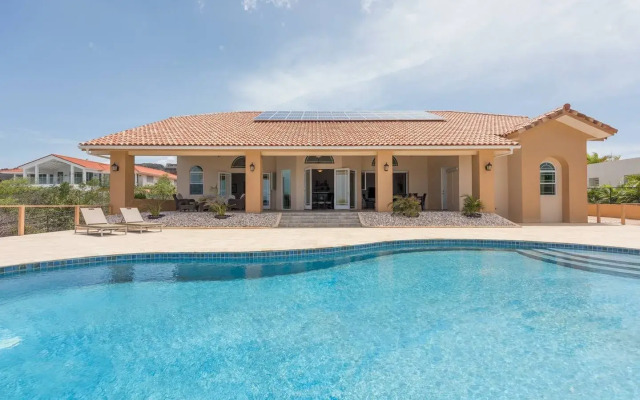 Perfect Luxury Escape - Ocean Frontline Mansion