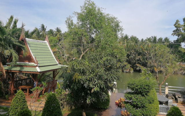 Kumkhumsriwangchai Amphawa