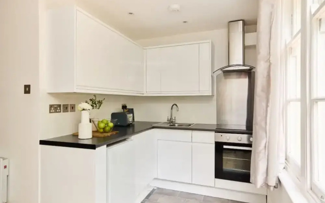 The Streatham Crib - Bright 2bdr Flat