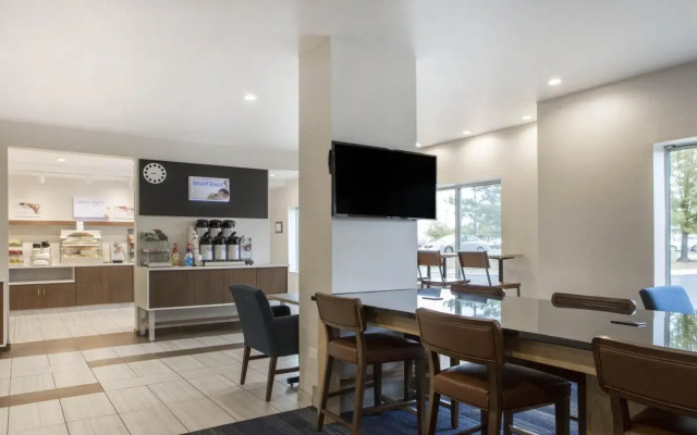 Holiday Inn Express & Suites Chicago West - St Charles