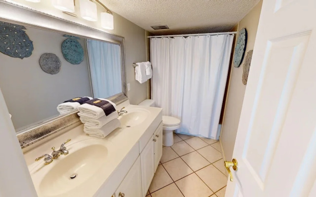 Beach House 202a 2 Bedroom Condo