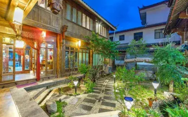 Lijiang Shuhe Snail Inn