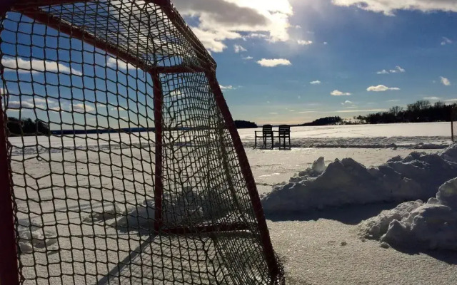 Elmhirst's Resort - On a lake