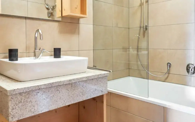 Unique & Exclusively Furnished Chalet near Ski Lift