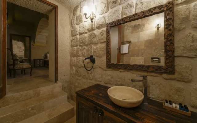 Capp Royal Cave Hotel