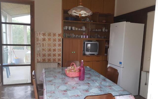 Giorgos House