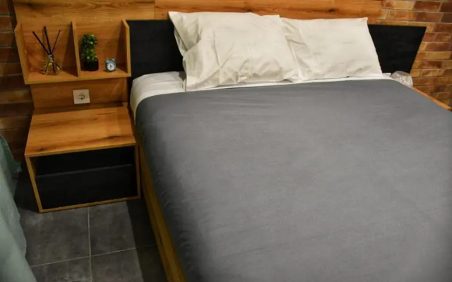 Alexander apartment serres