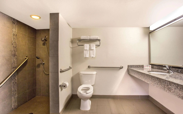 Howard Johnson by Wyndham Scottsdale Old Town