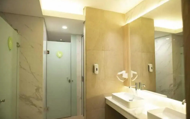 Whiz Capsule Thamrin Jakarta