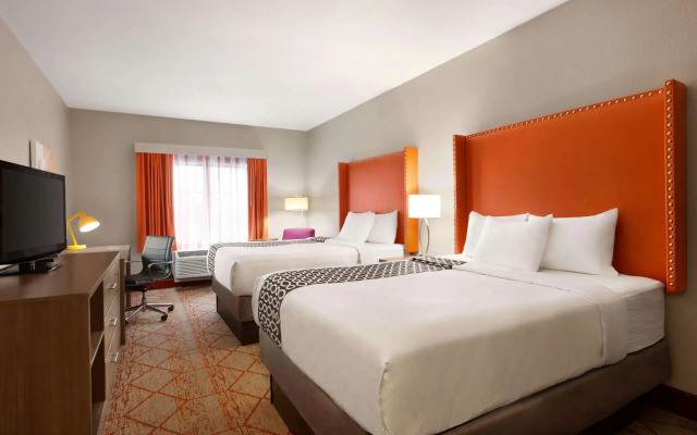 La Quinta Inn & Suites by Wyndham Lackawanna
