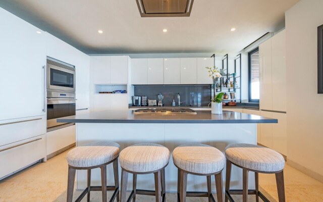 Sunny Vacation Villa 83