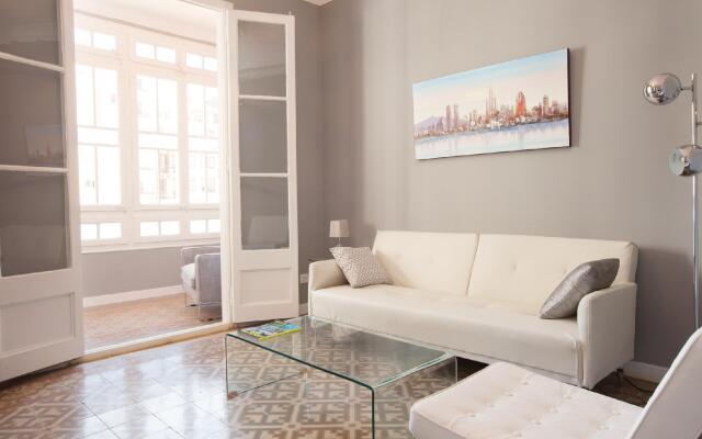 SOFIA 4 · Sofía's Gallery & Bath · Well Priced 6 Pax Spacious Home in Eixample