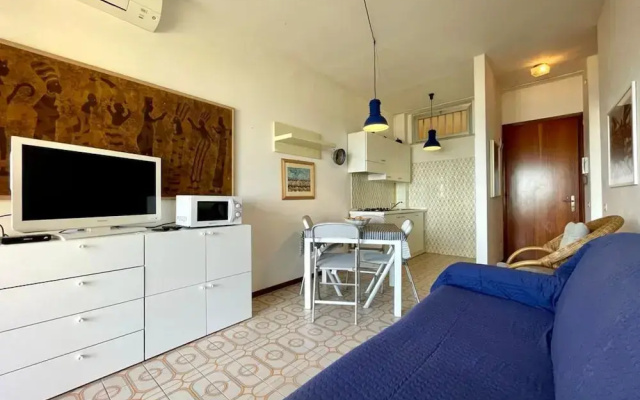 Bright Seaview Apartment