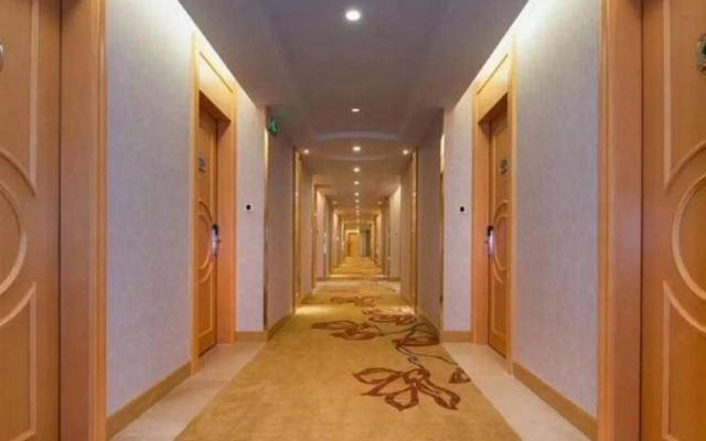Jingshun International Hotel (Shenzhen Bao'an Airport Fuwei Metro Station)