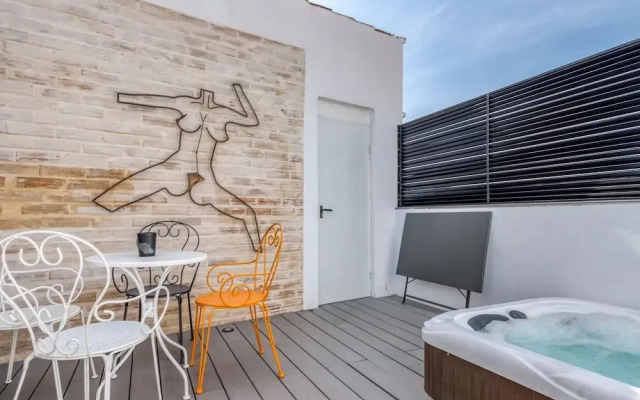 Quaint Vacation Apartment with Hot Tub & Hammam