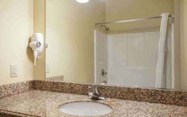 Super 8 by Wyndham Mifflinville Near Bloomsburg