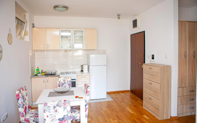 Apartments LORA Cetinjska18