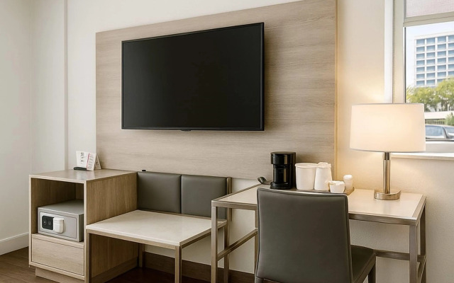 Travelodge by Wyndham LAX