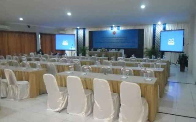 Tirta Kencana Hotel & Garden Resto