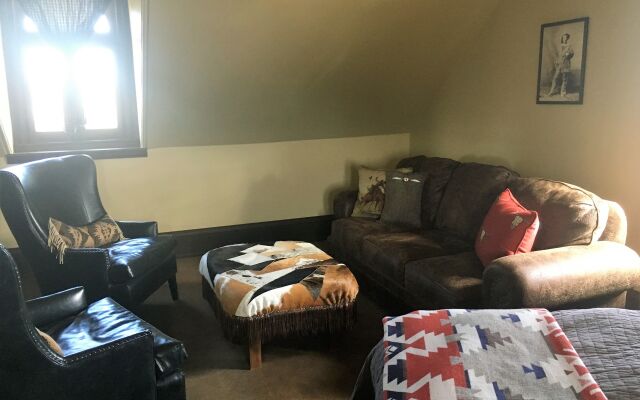 Sheridan Inn, B/W Signature Collection