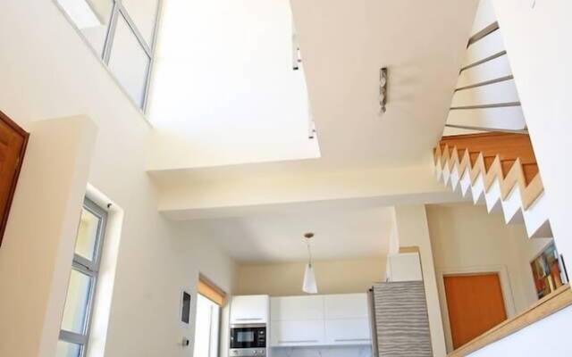 Seafront home 4' walk to private beach