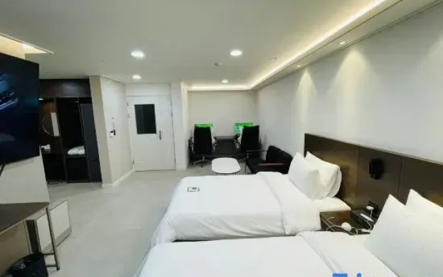 Road35 Hotel