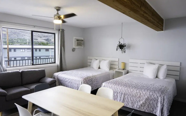 Poplars Motel on the lake