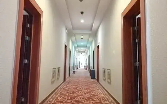 Yifeng Business Motel