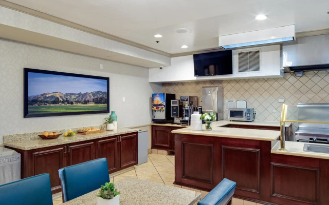 Ayres Hotel Corona – Riverside