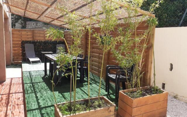 location vacances T4 bas de villa Toulon