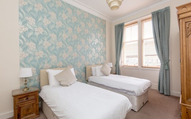 Silver Lining Lochrin Terrace Apartment