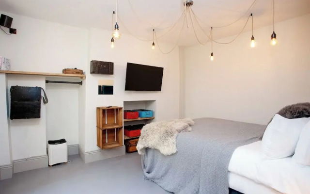 Higgihaus Apt1 36 37 Royal York Cres
