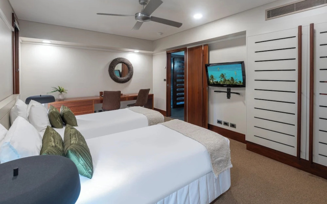6 Yacht Club Oceanfront House On Marina  Deluxe 4 Bedroom With 2 Golf Buggies – Guest Rooms – Hamilton Island
