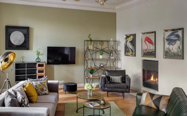 MN6 Luxury Suites by Adrez Living
