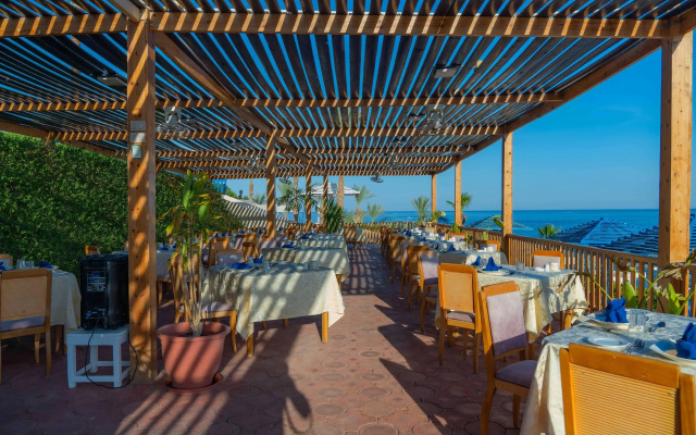 Grand Oasis Resort