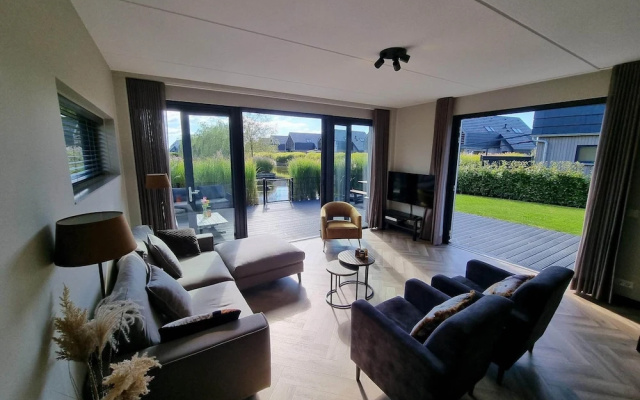 Modern Water Villa on the Frisian Water
