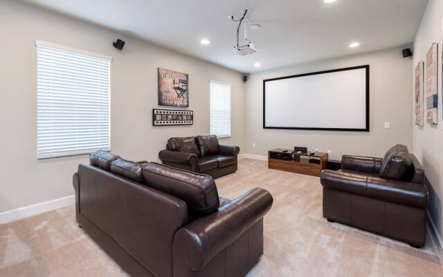 9 Bed Villa with Game Room, Pool & Spa